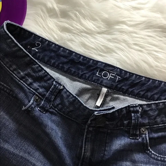 LOFT Distressed Shorts Size 2 - Picture 5 of 6